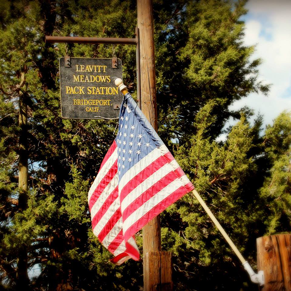 Leavitt Meadows Pack Station driveway sign